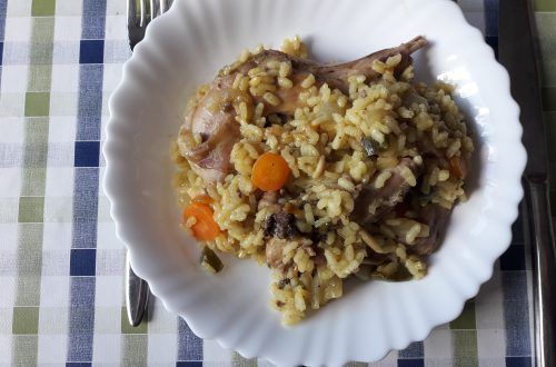plato de arroz con conejo