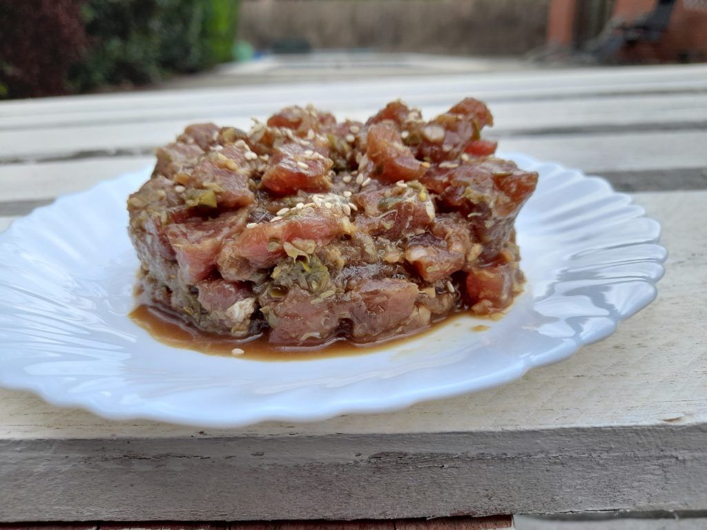 Tartar de atún emplatado