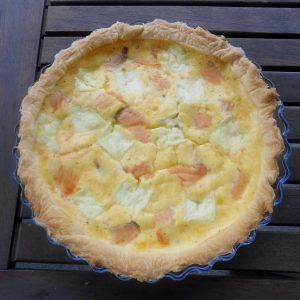quiche rápida de salmón ahumado y brie