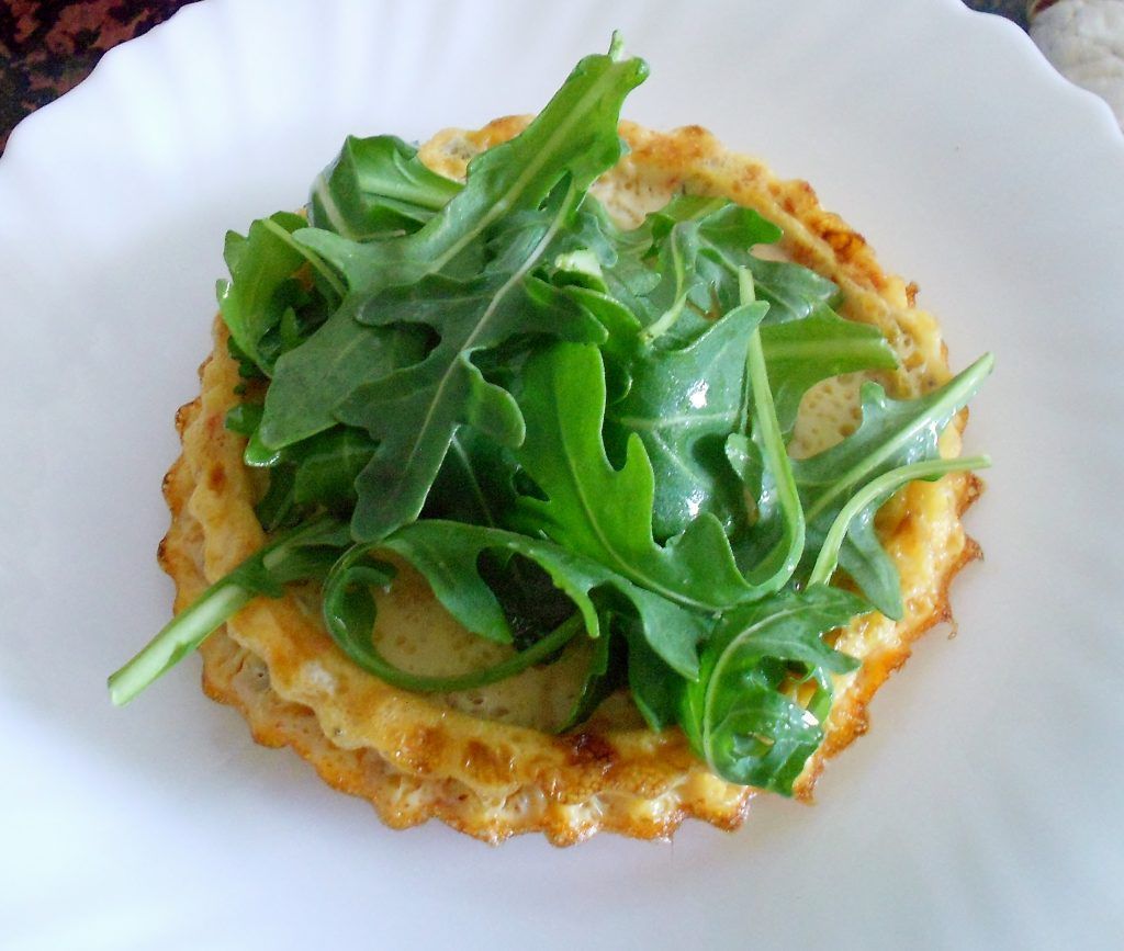 tartaleta de fritata con rúcula
