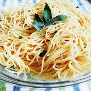 Espaguetis con salvia